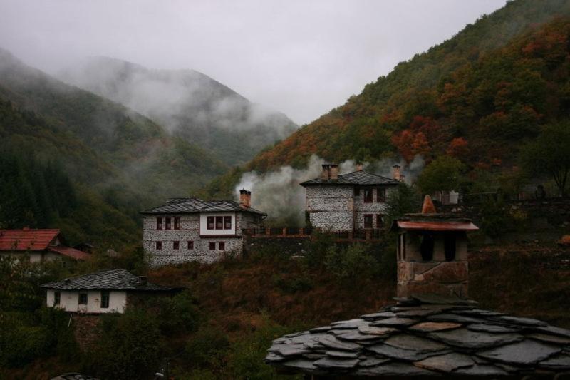 Complex Kosovo Houses Exterior foto